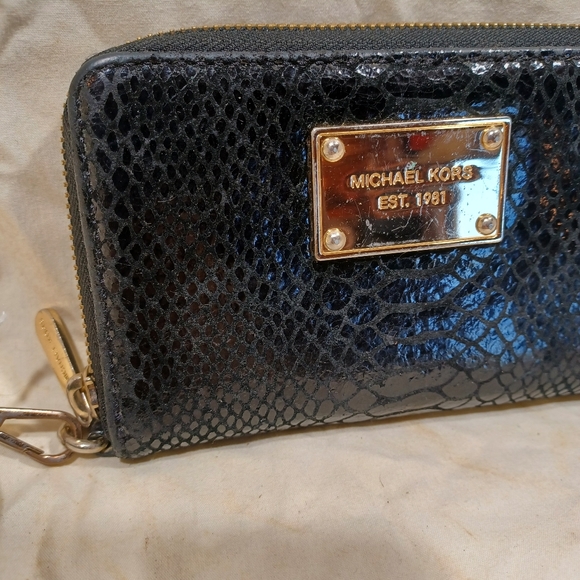 Michael kors wristlet wallet - Picture 2 of 7